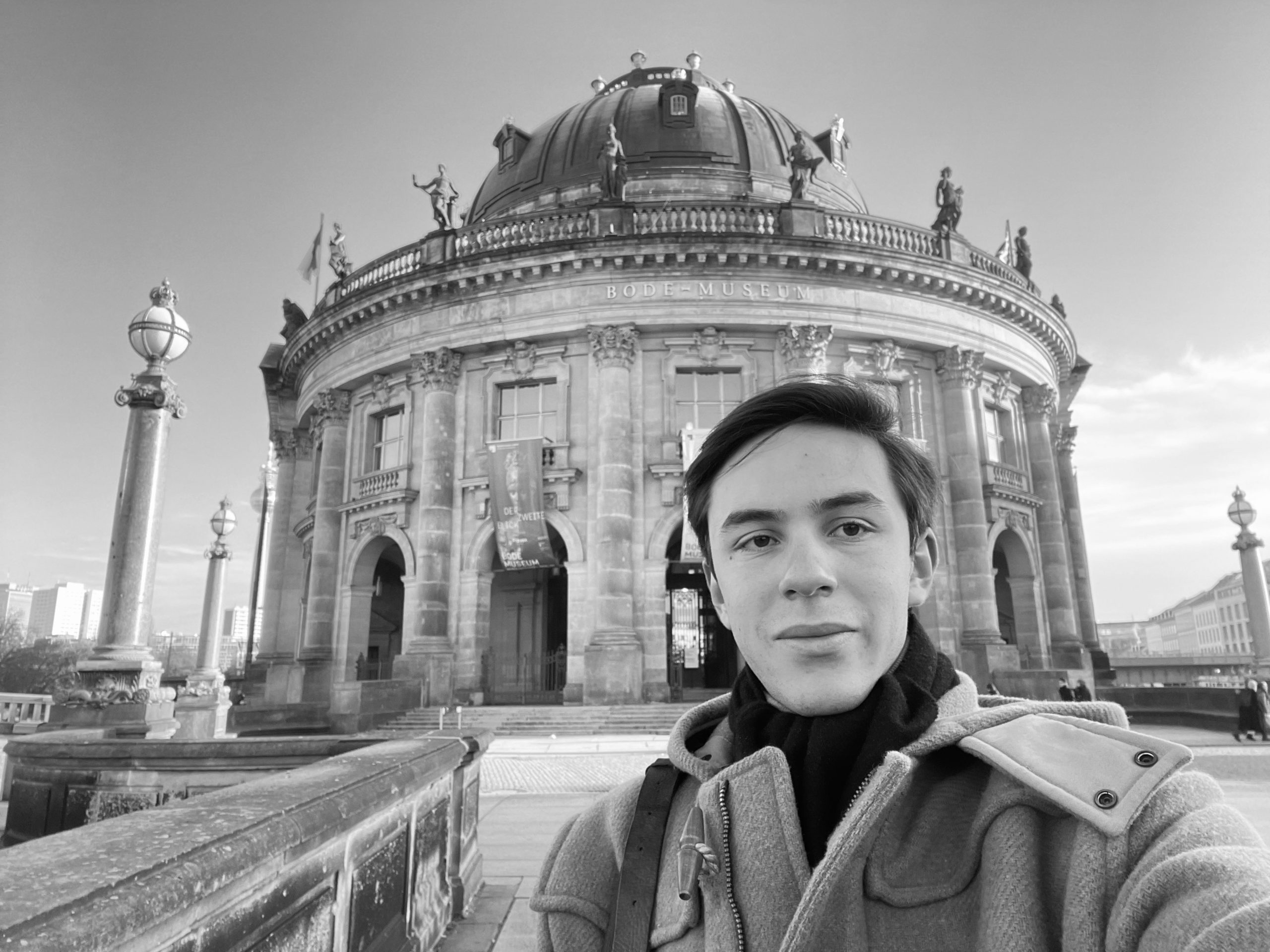 Simon Barrios Larsen