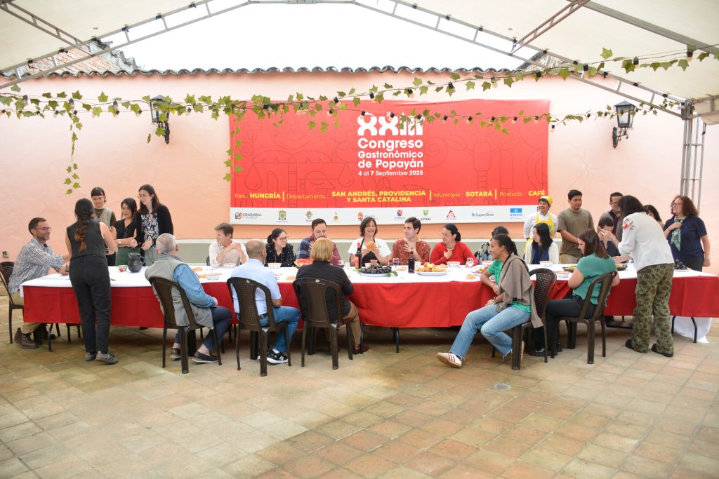 La última, pero con cubiertos: un seminario-taller internacional donde comer, conversar y aprender se unen alrededor de una pintura de 1780 en Popayán.